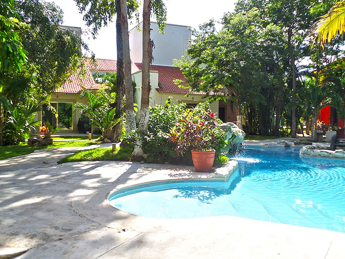 Villa Benson Playa Rental Properties