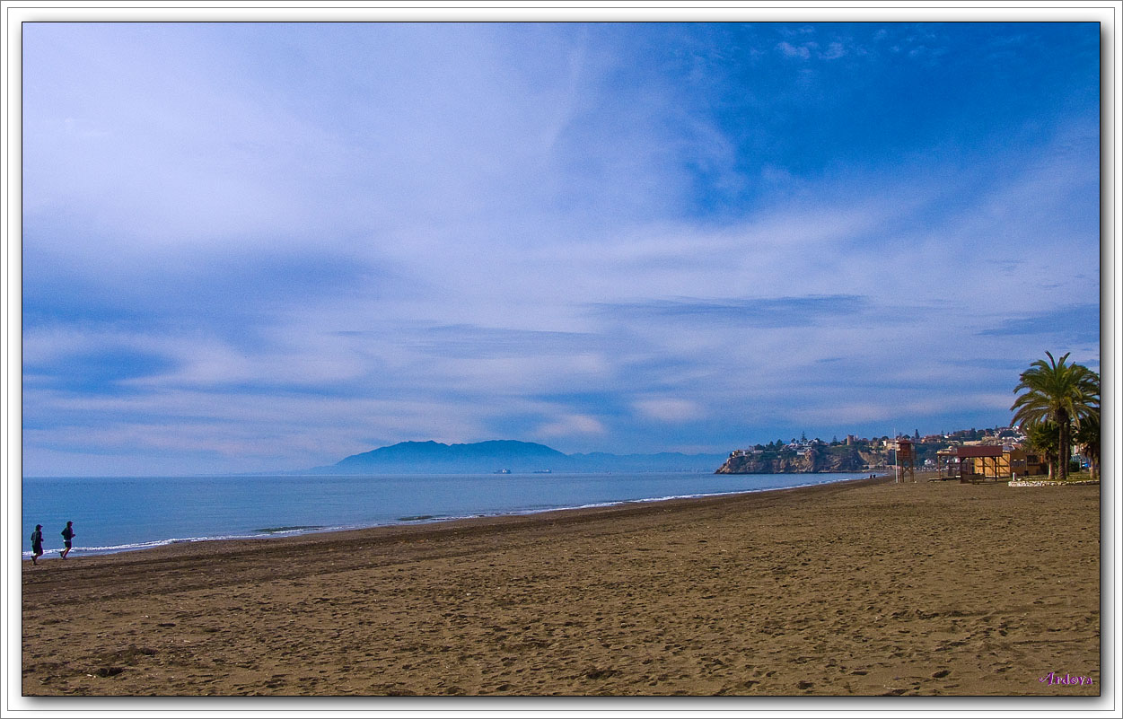 Playa Torre de Benagalbón en Rincón de la Victoria, Málaga