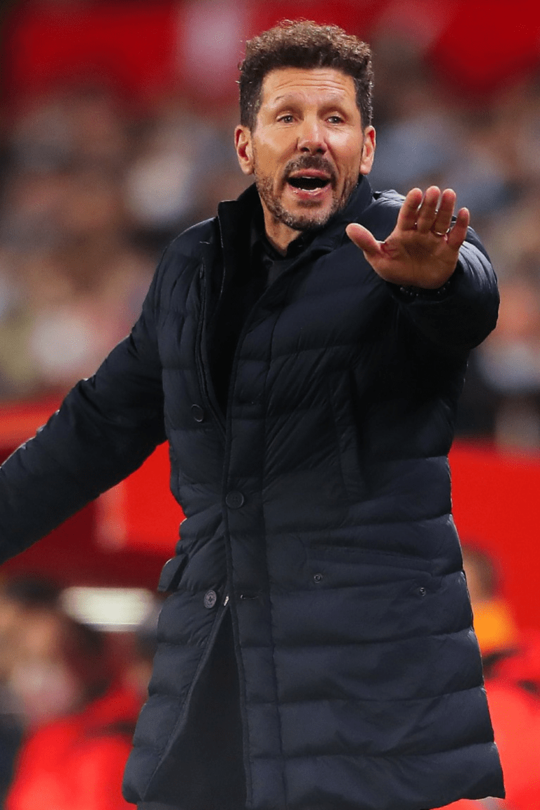 15 Best Soccer Coaches of All Time [2024 Update] Players Bio