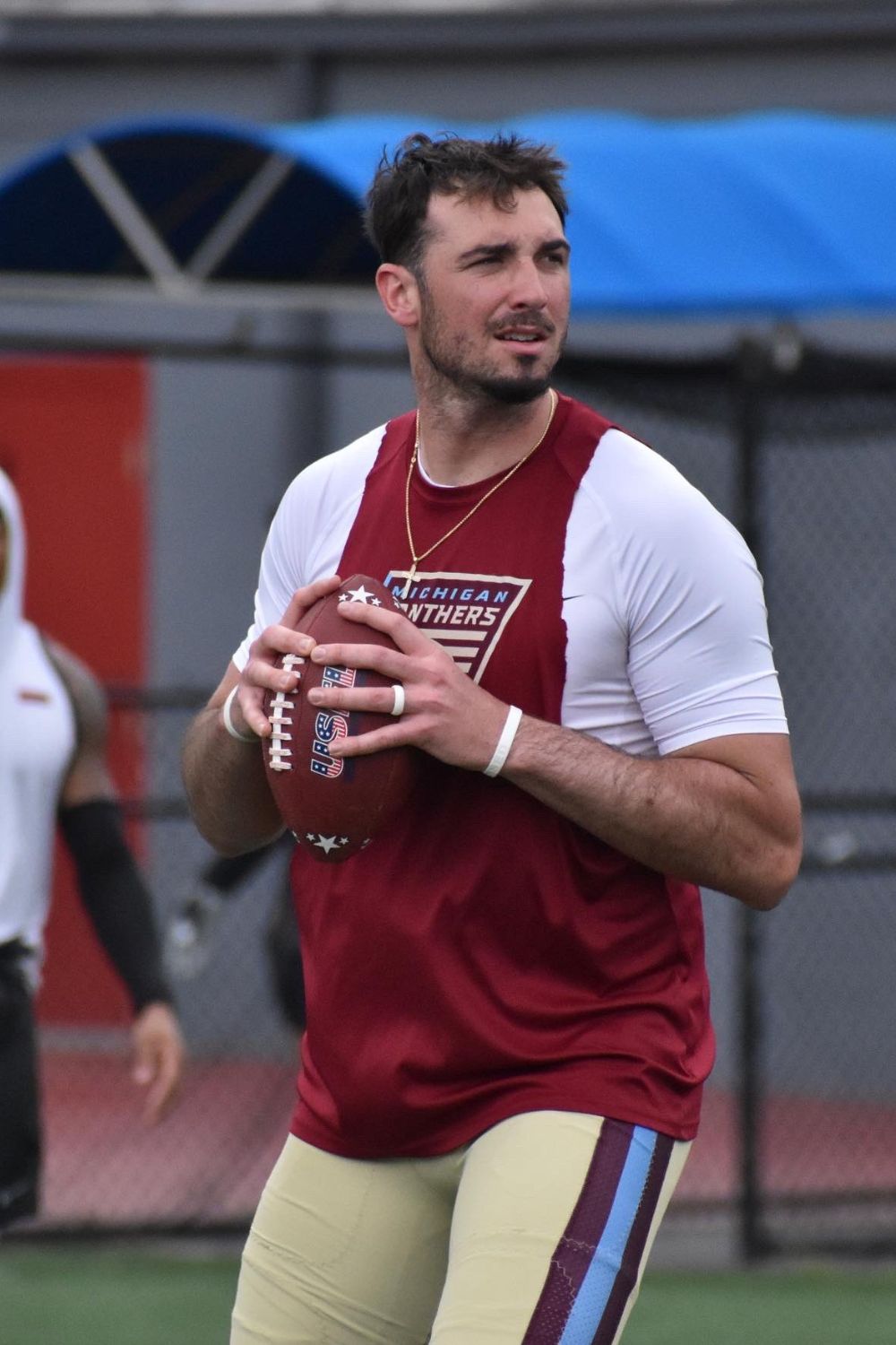 10 Tallest NFL Quarterback In History [2024 Update] Players Bio