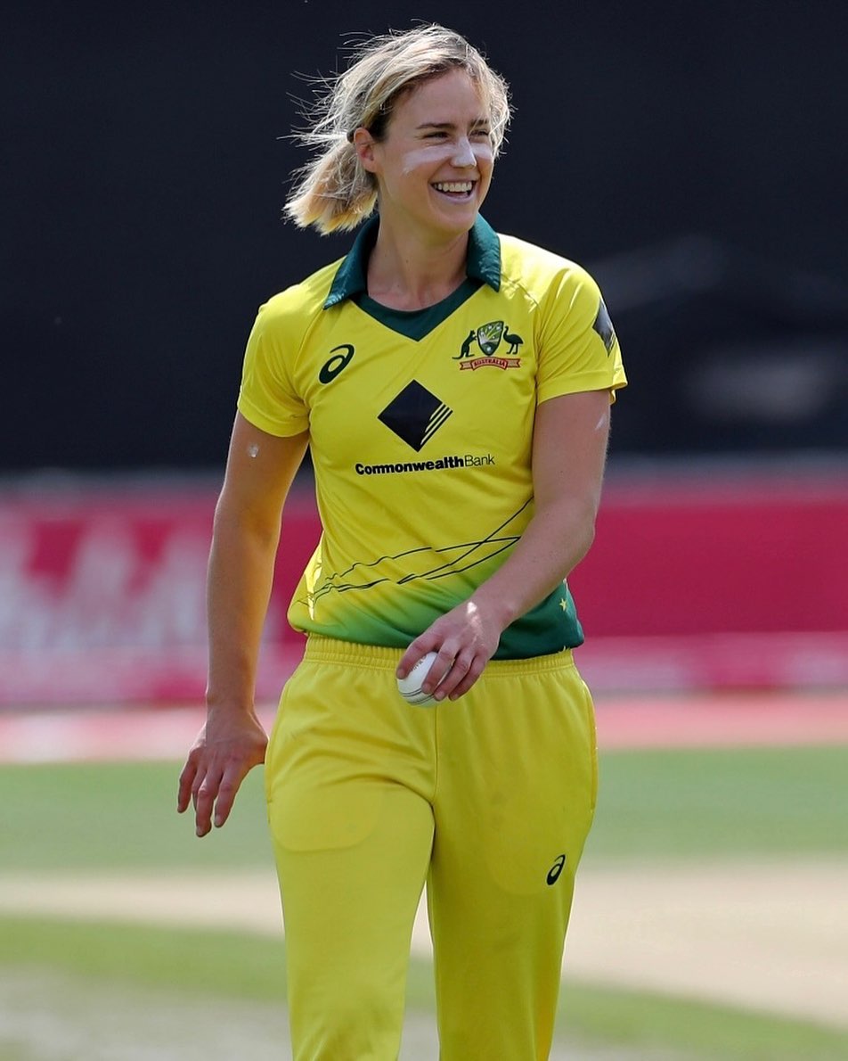 12 Best Female Bowler of All Time in Cricket [2024 Update] Players Bio