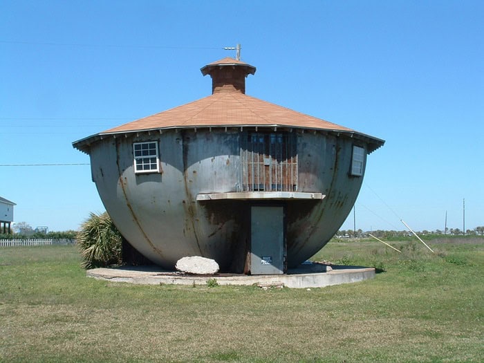 24 Weird and Funny Houses
