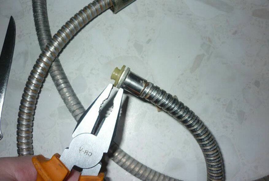 Как починить душевой шланг