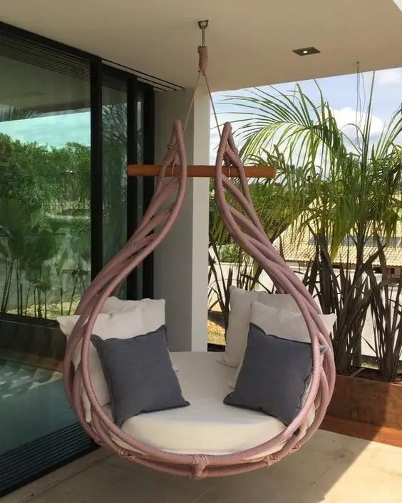 Stylish Outdoor Swing Chairs for Elegant Patio & Garden Makeovers
