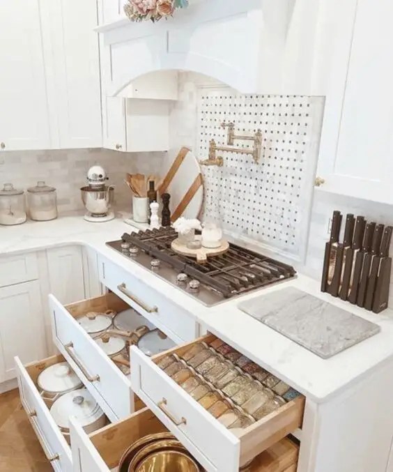 Innovative Kitchen Storage Ideas for Chic and Organized Spaces