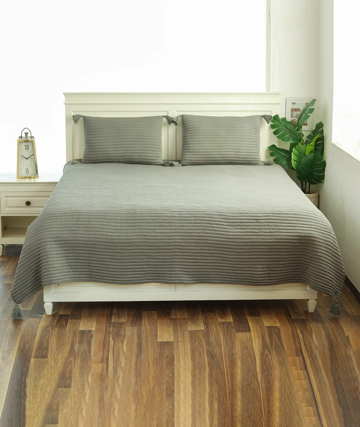 Waseme 100 Cotton Knitted With Polyester Filled King Size Bed Cover