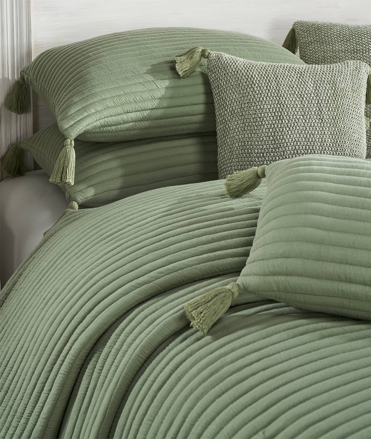 Waseme Cotton Knitted King Size Bed Cover With 2 Pillow Covers And 3 Cushion Covers Pluchi Online