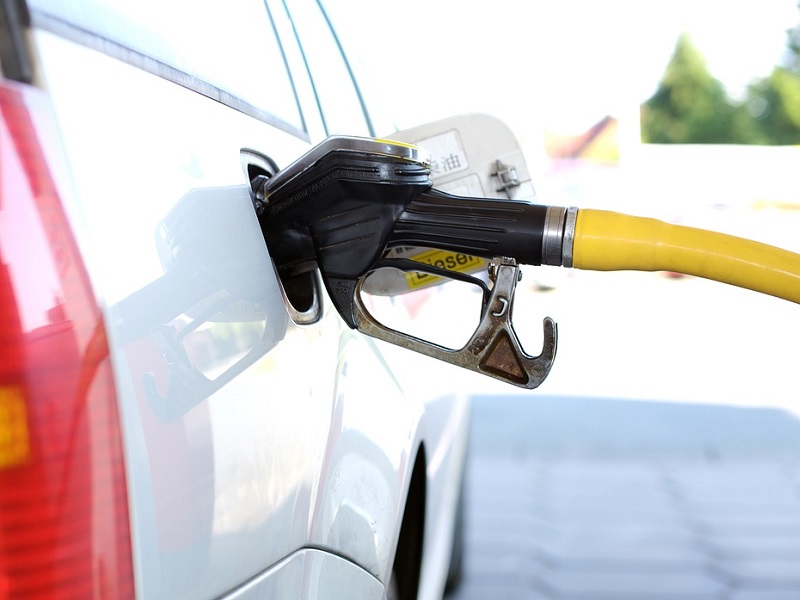 What does the EPA's announcement on fuel efficiency standards mean for