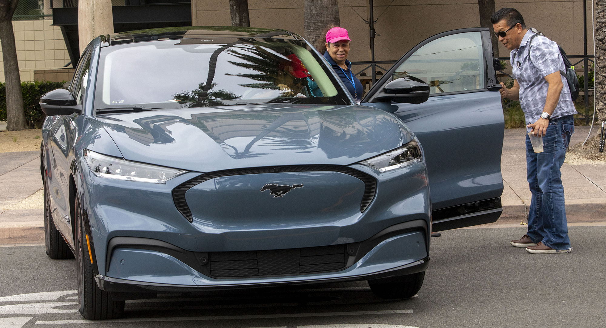 1 in 4 new cars sold in California are now electric. What’s next? Electric Cars Top News