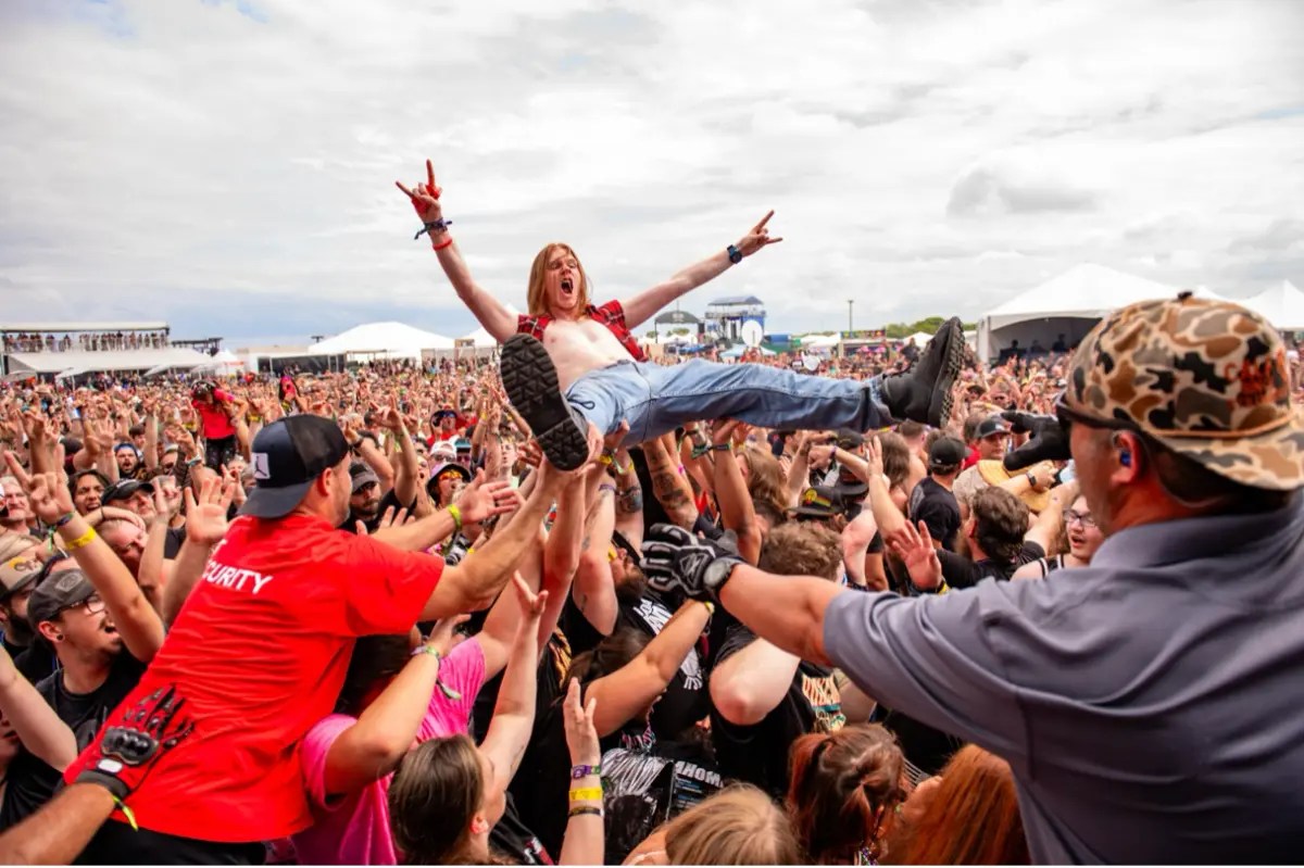 Rocklahoma 2025: reúne quase 77 mil fãs em um inesquecível fim de semana de Labor Day cheio de rock e comunidade.