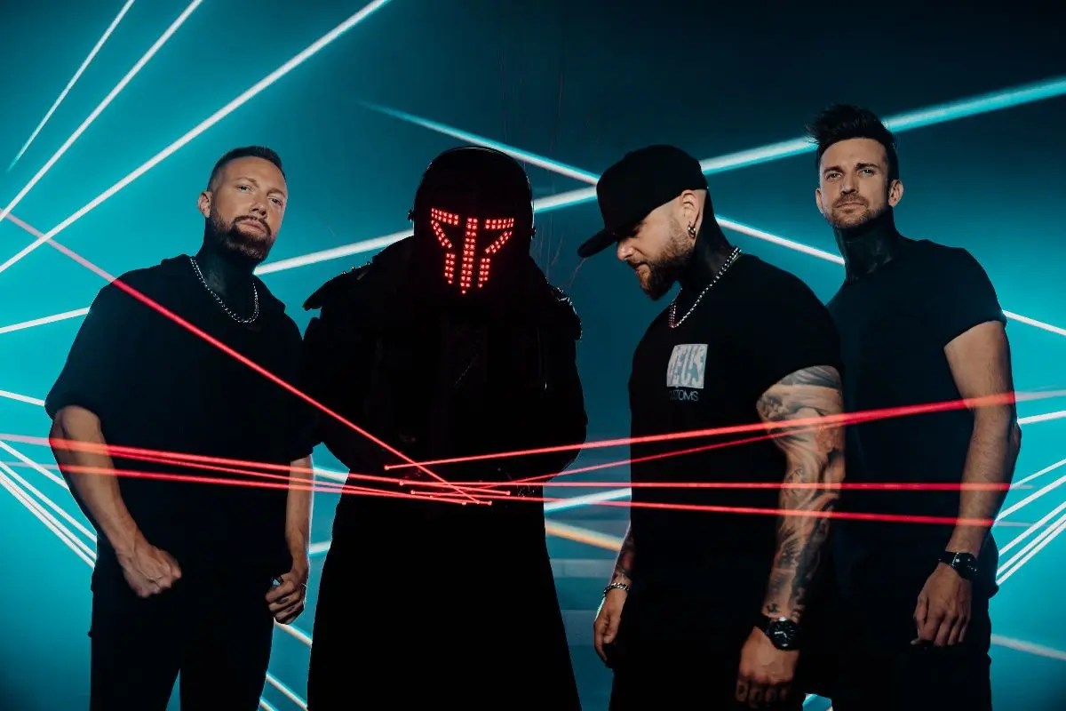 Smash Into Pieces: anuncia novo álbum “ARMAHEAVEN”, com lançamento em 31 de outubro de 2025.