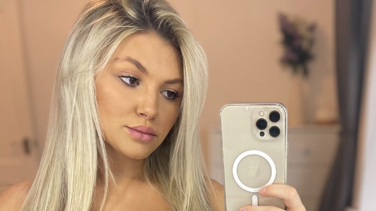 Mujer se dice orgullosa por comprar la casa y el carro de sus sueños