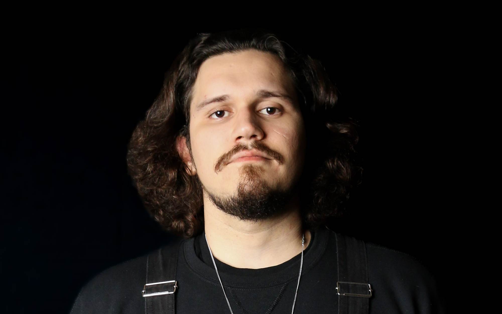 Mario Viloria estrena su primer álbum como solista CusicaPlus