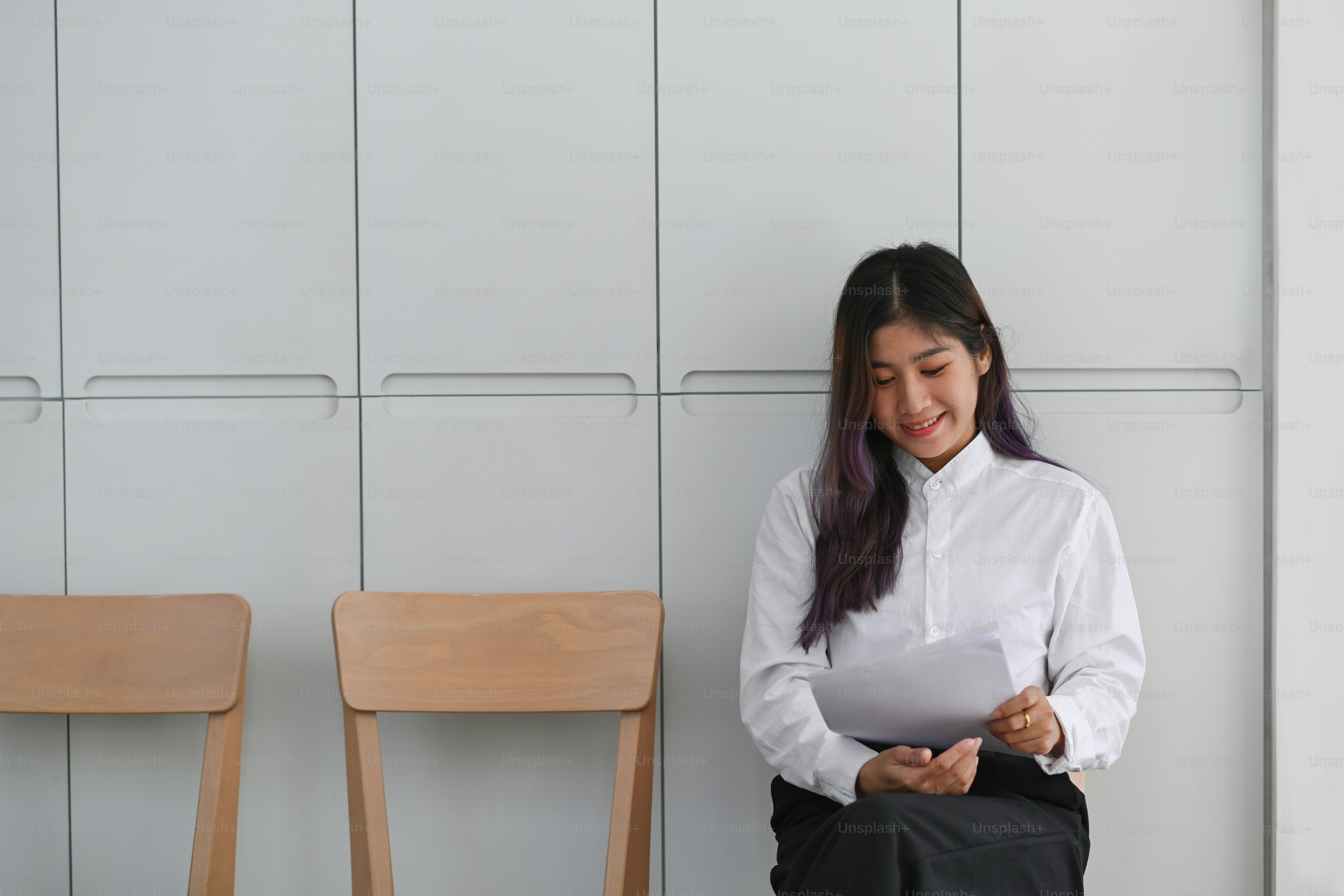 Career coach explaining effective job search strategies