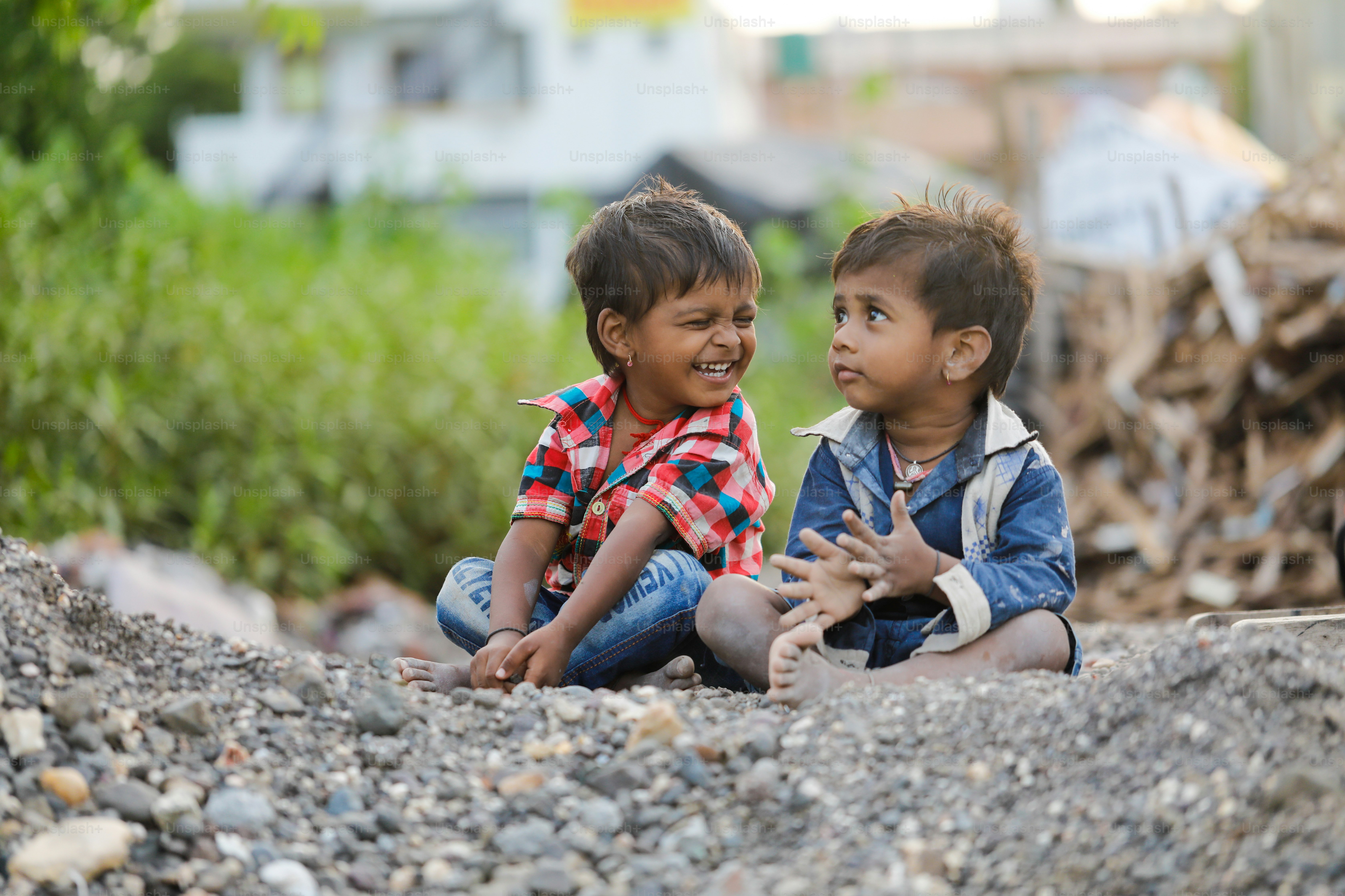 Indian poor child playing at home photo – Smiling Image on Unsplash