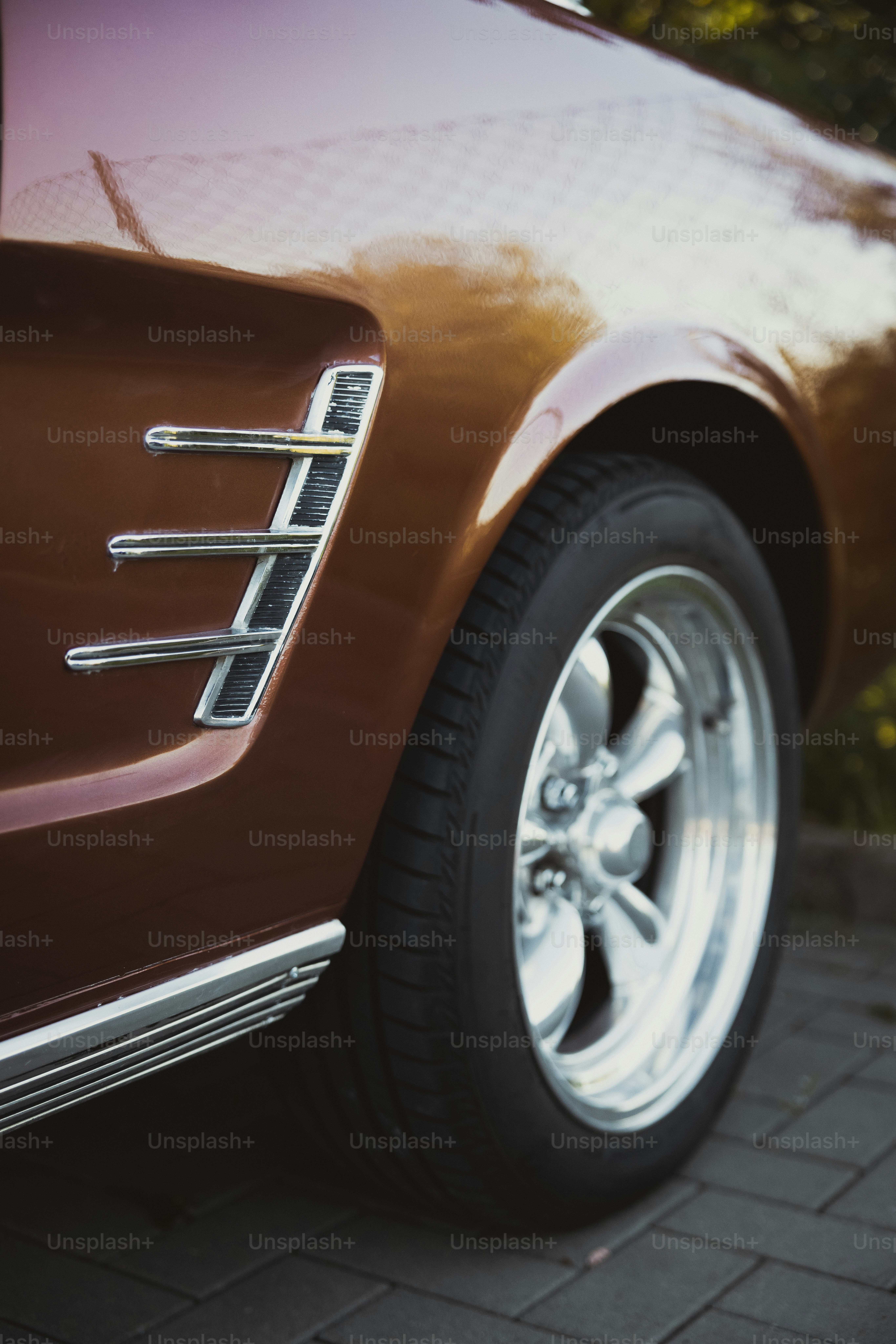 A close up of the front end of a car photo – Car Image on Unsplash