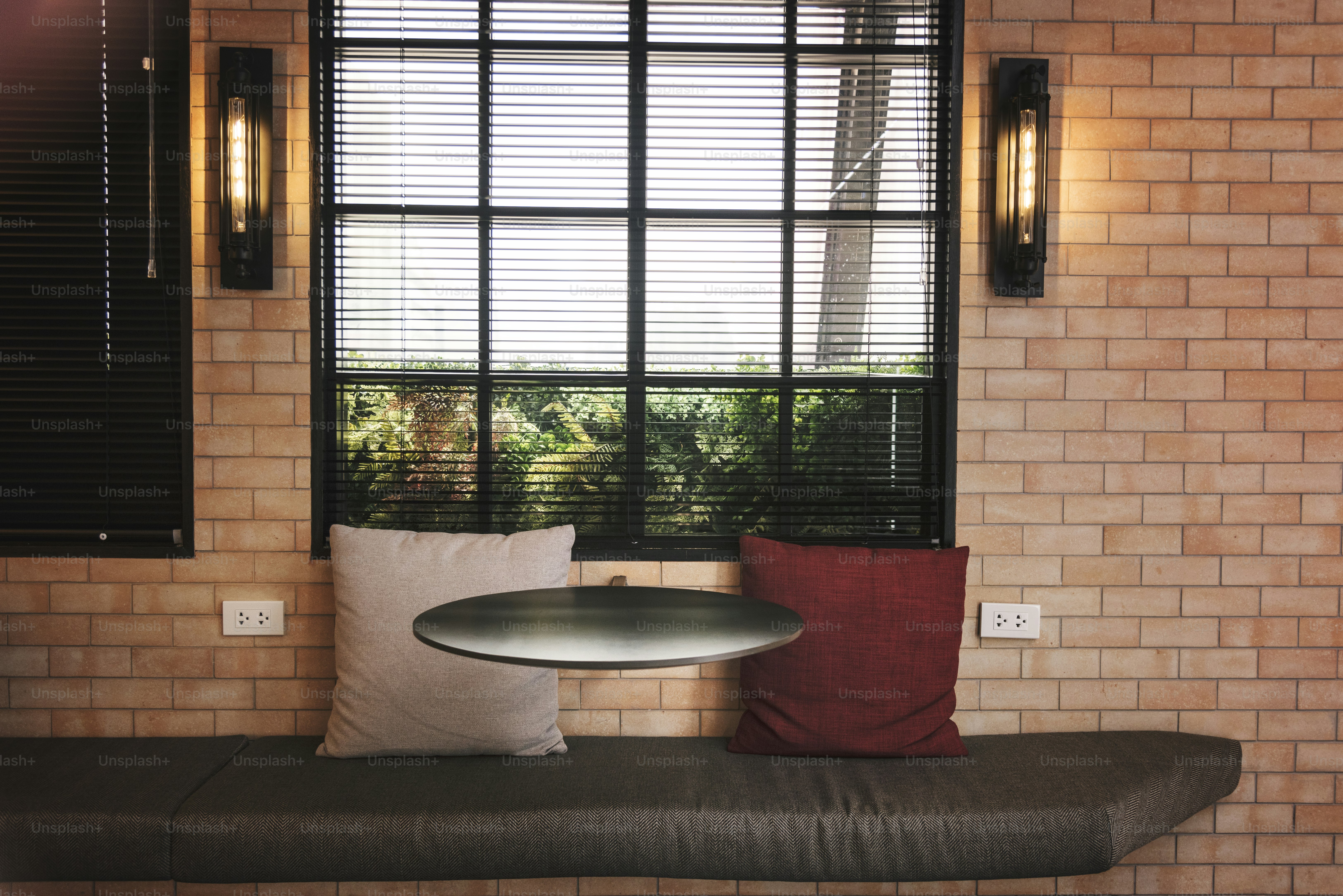 6 Personalized Lounge Decor Tips for Casual Events