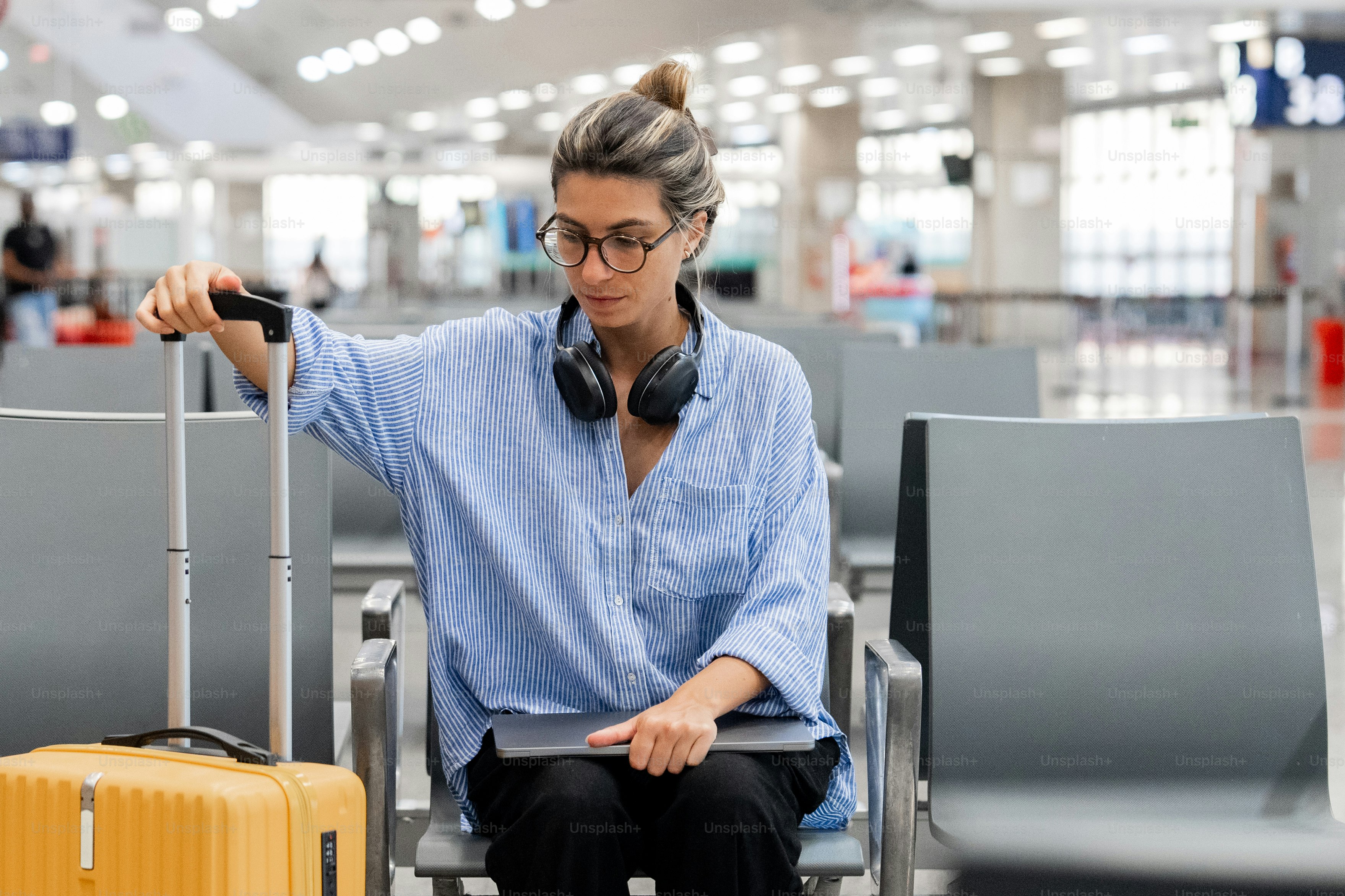 14 Noise-Cancelling Travel Gadgets to Shop