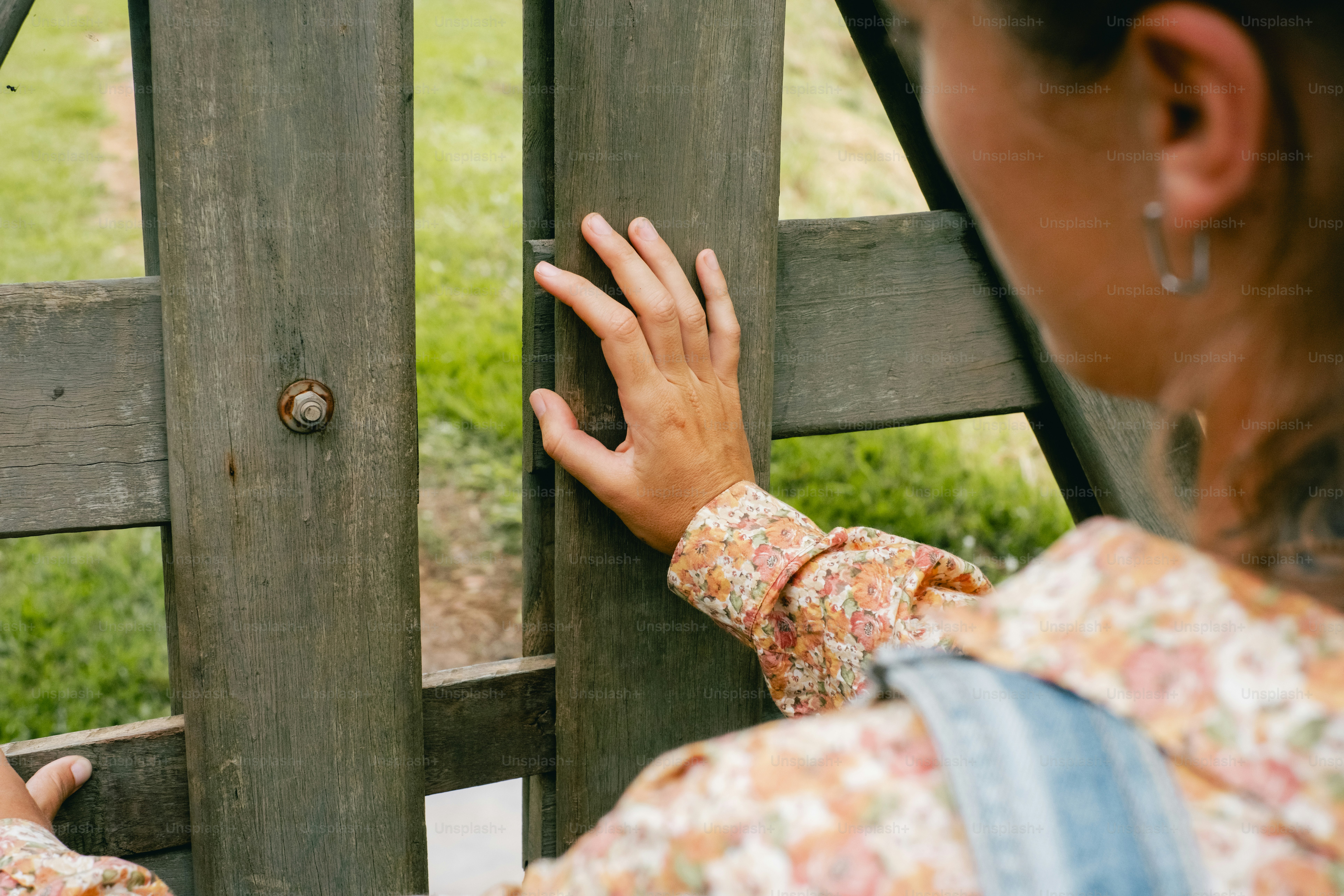 8 Tips for Talking to Neighbors About a New Fence