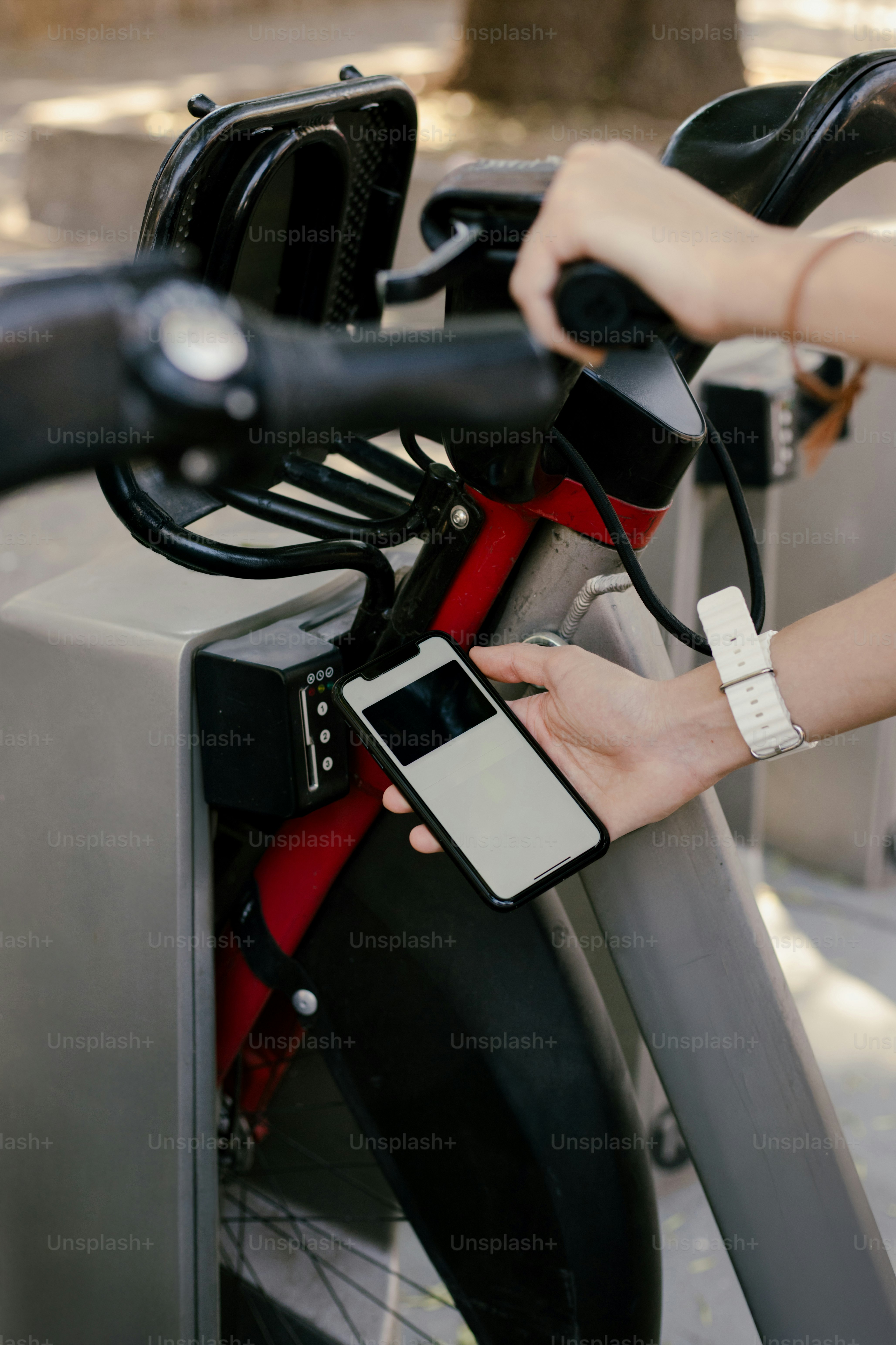 7 Best Portable Chargers for Road Trips