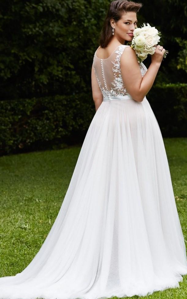 Plus size models in wedding dresses PlusLook.eu Collection