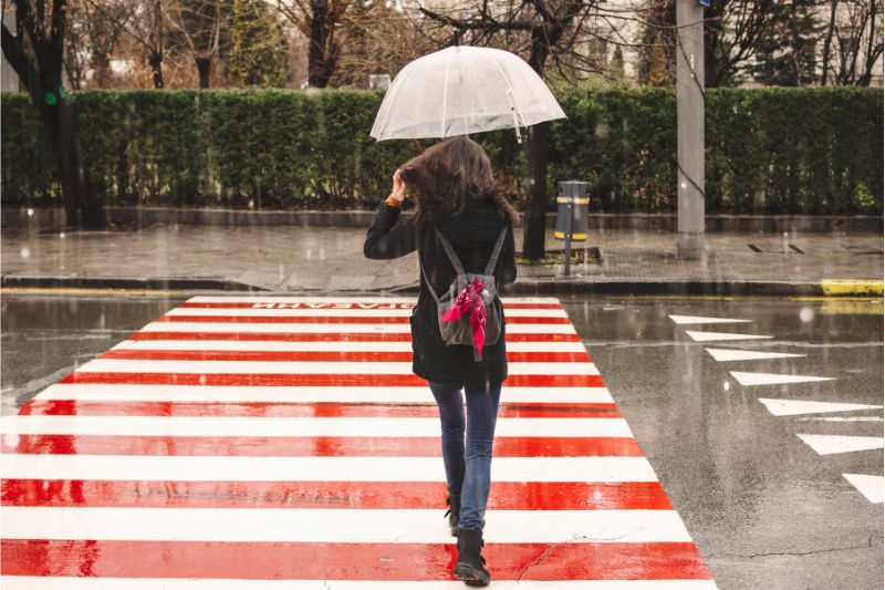 What To Wear On a Hot Rainy Day? Guide For Light Outfit