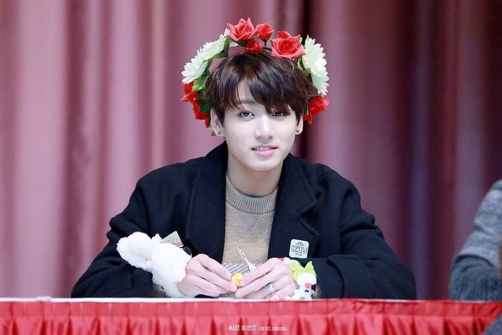 Kpop idols wearing flower crowns ️ KPop Amino