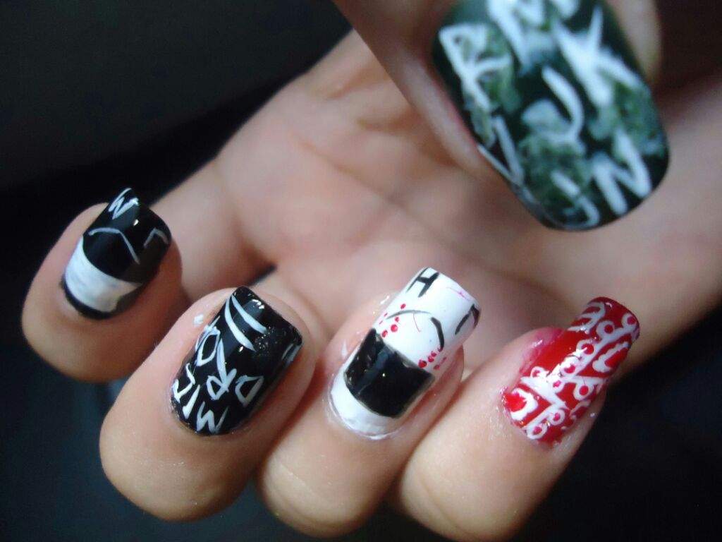Decora tus uñas con motivo de Mic Drop BTS. ARMY's Amino Amino