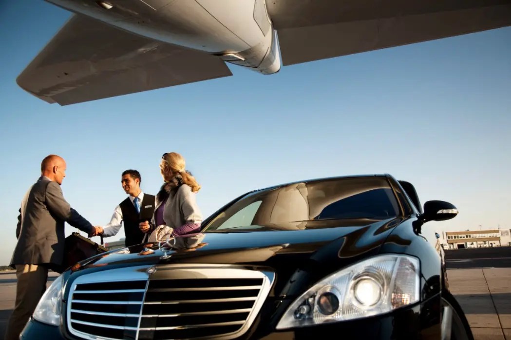 8 Reasons to Hire Professional Chauffeur Services for Your Business