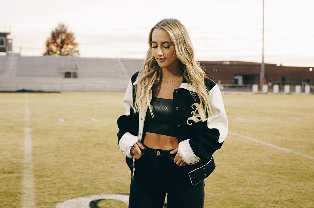 Ashley Cooke Releases Two New Songs “dirt on 'em” & “running back” pm