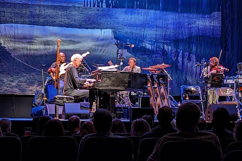 Bruce Hornsby & The Noisemakers Drops New Live Video for “Swan Song