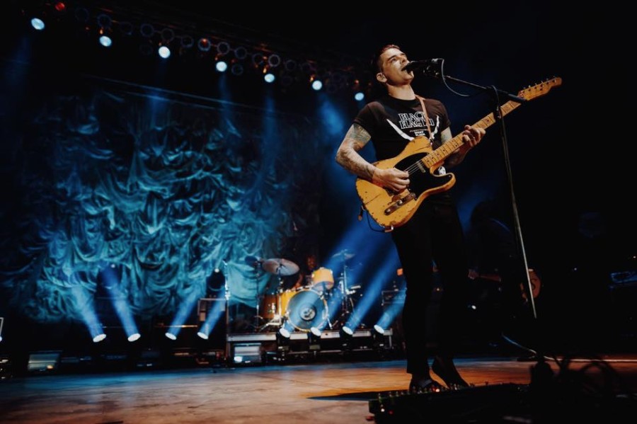 Dashboard Confessional Premieres New Song “We Fight” pm studio world