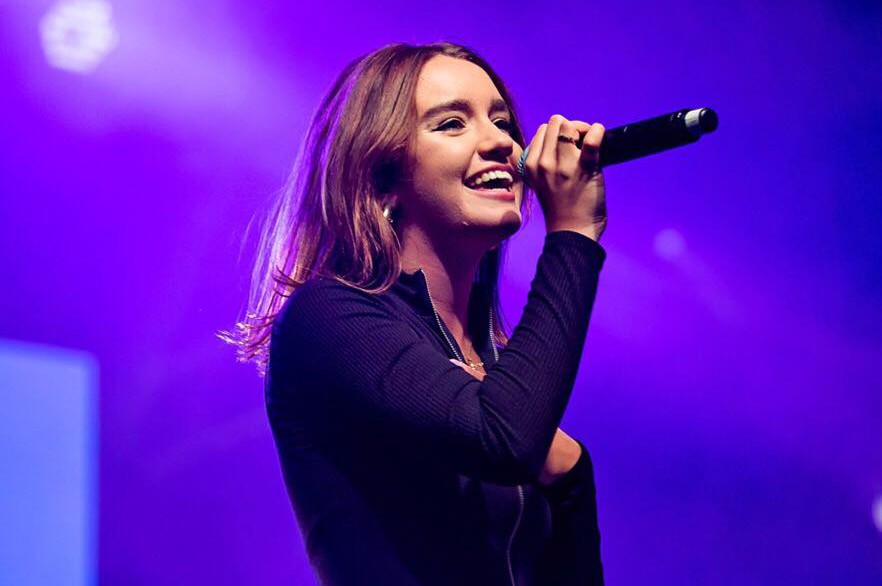 Eves Karydas Premieres New Song “Damn Loyal” pm studio world wide