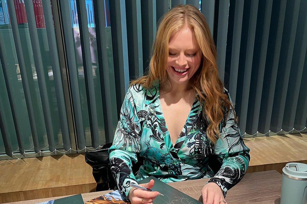 Freya Ridings Releases New Song “Face In The Crowd” pm studio world