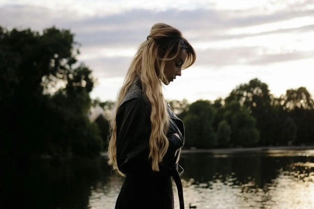 ERNEST Releases New Song “Flower Shops” featuring Wallen pm