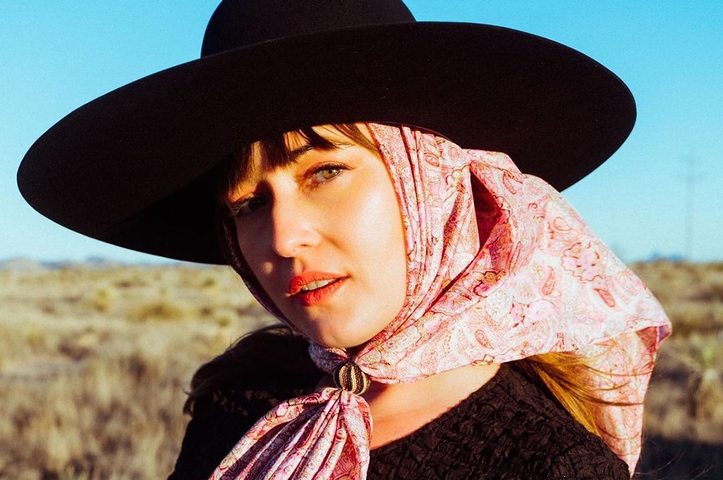 Jess Williamson Releases New Song “Time Ain't Accidental” pm studio