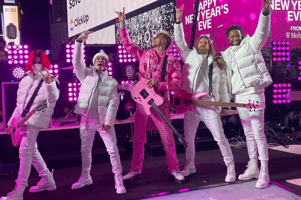 Machine Gun Kelly Live Performance New Years machineax