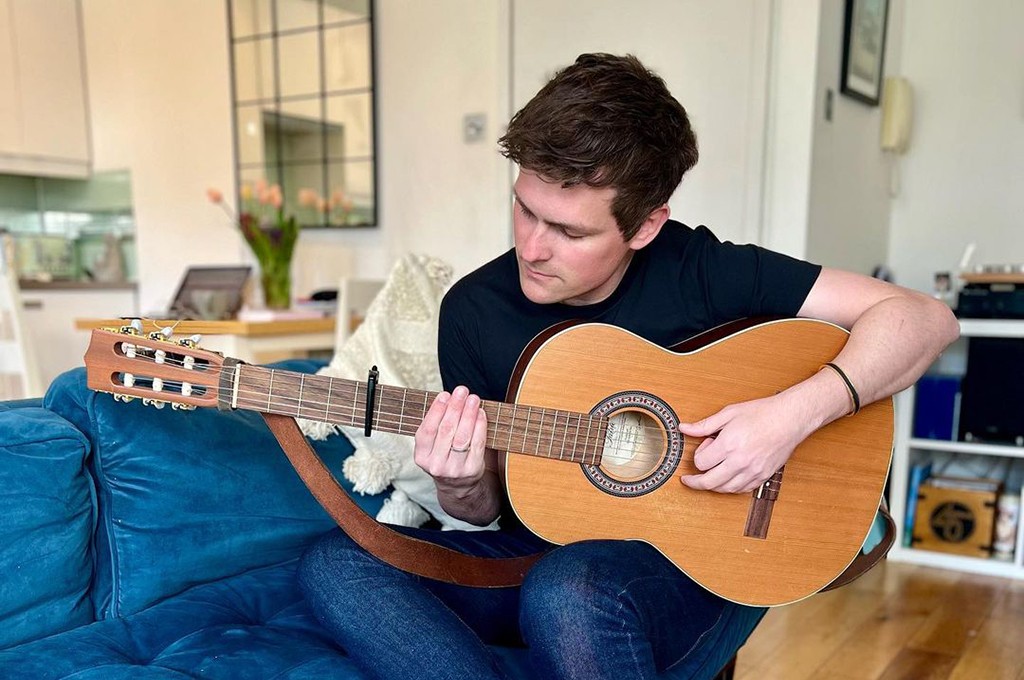 ERNEST Releases New Song “Flower Shops” featuring Wallen pm