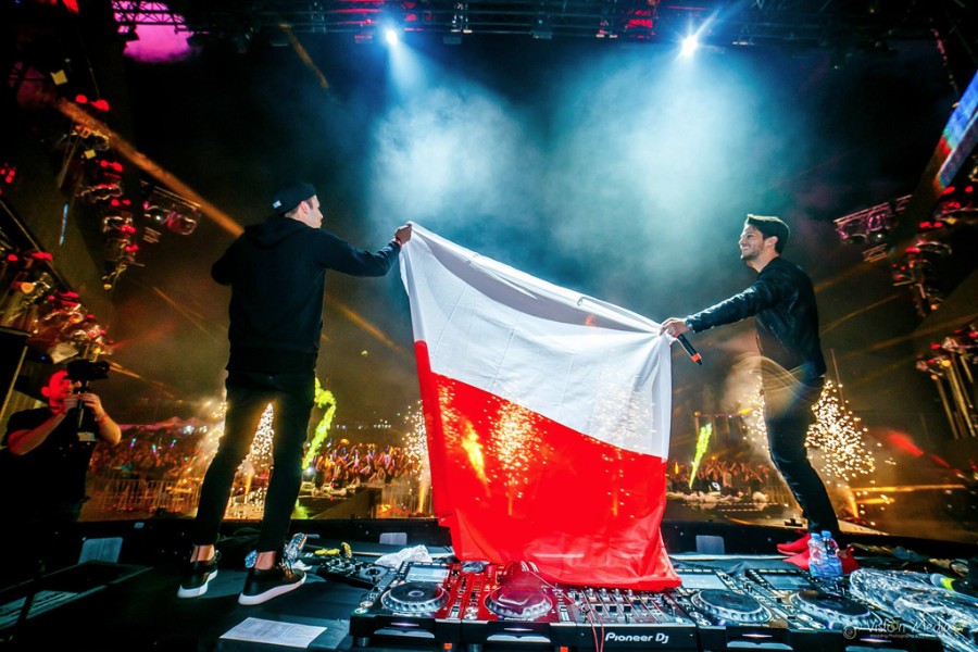 Italian electronic music duo VINAI premieres New Song “Into the Fire