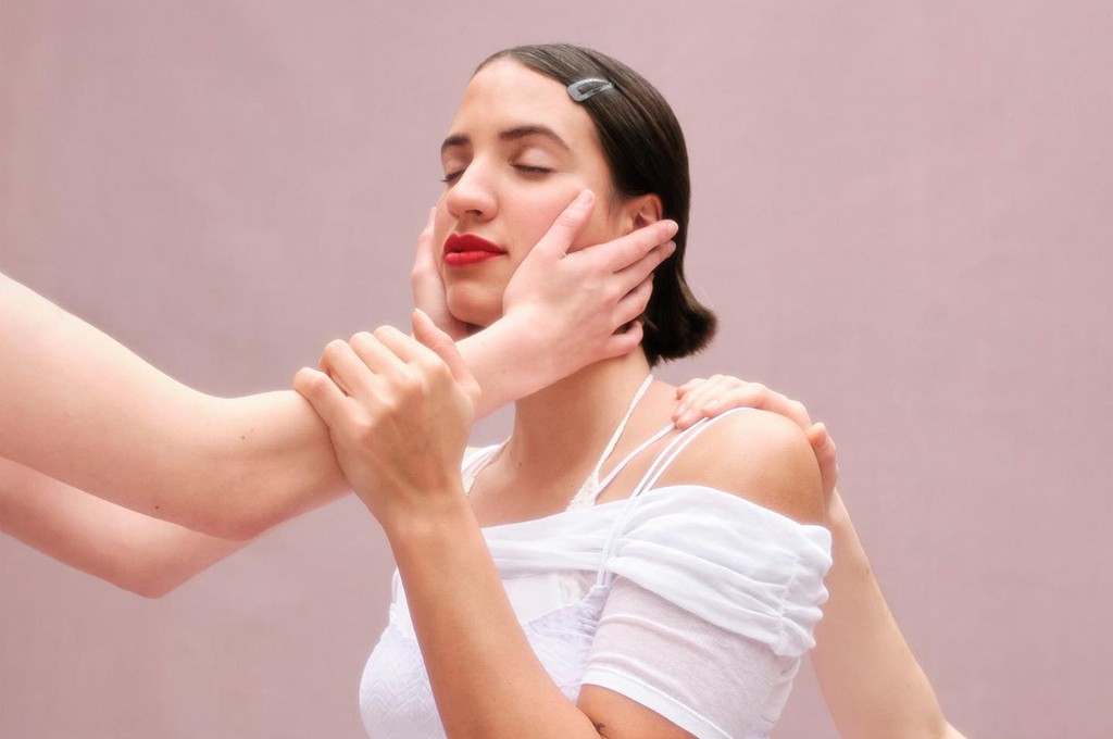 Lips So French Ass So Spanish Drake