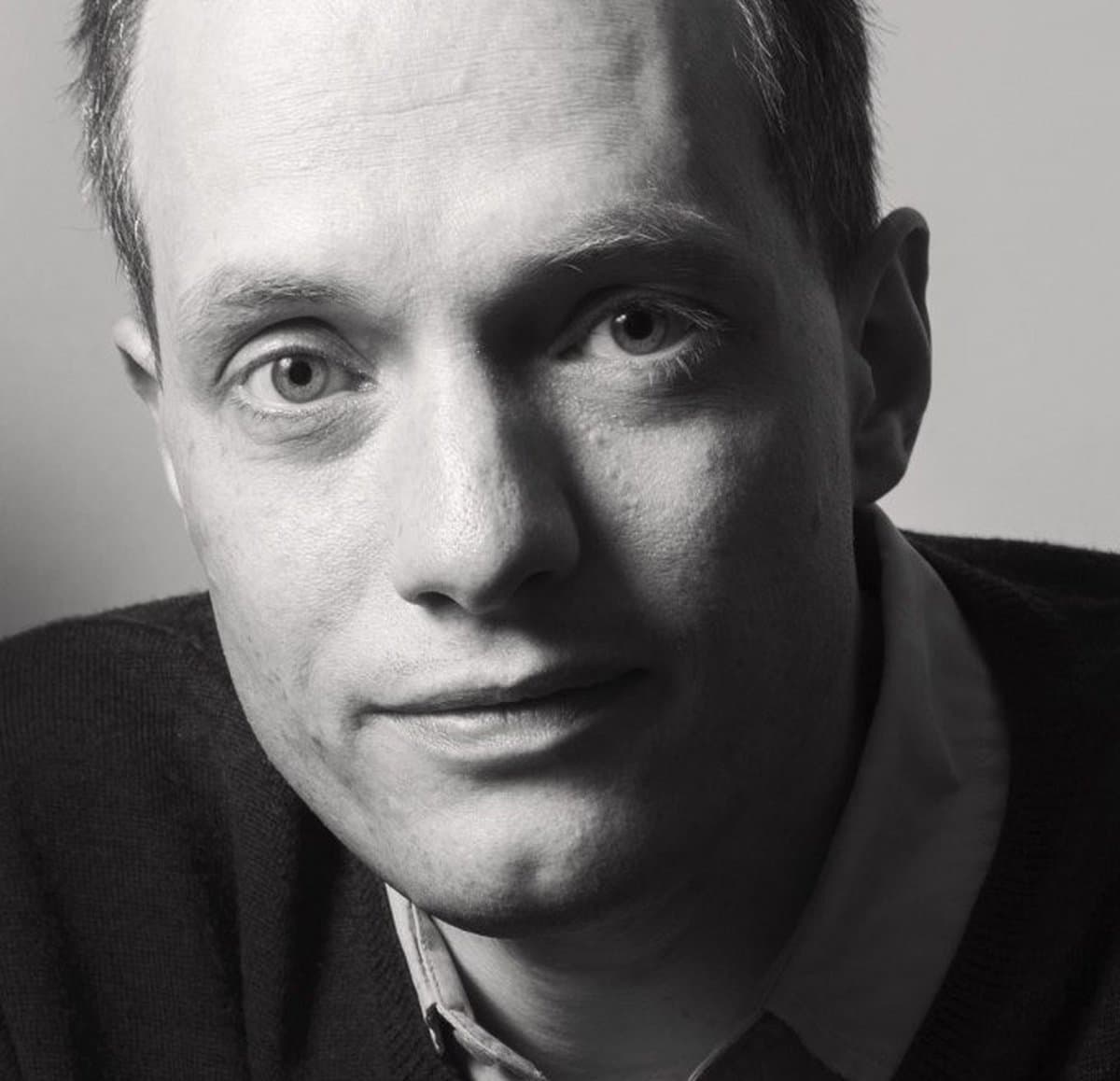 Alain de Botton on Love, Vulnerability, and the Psychological Paradox