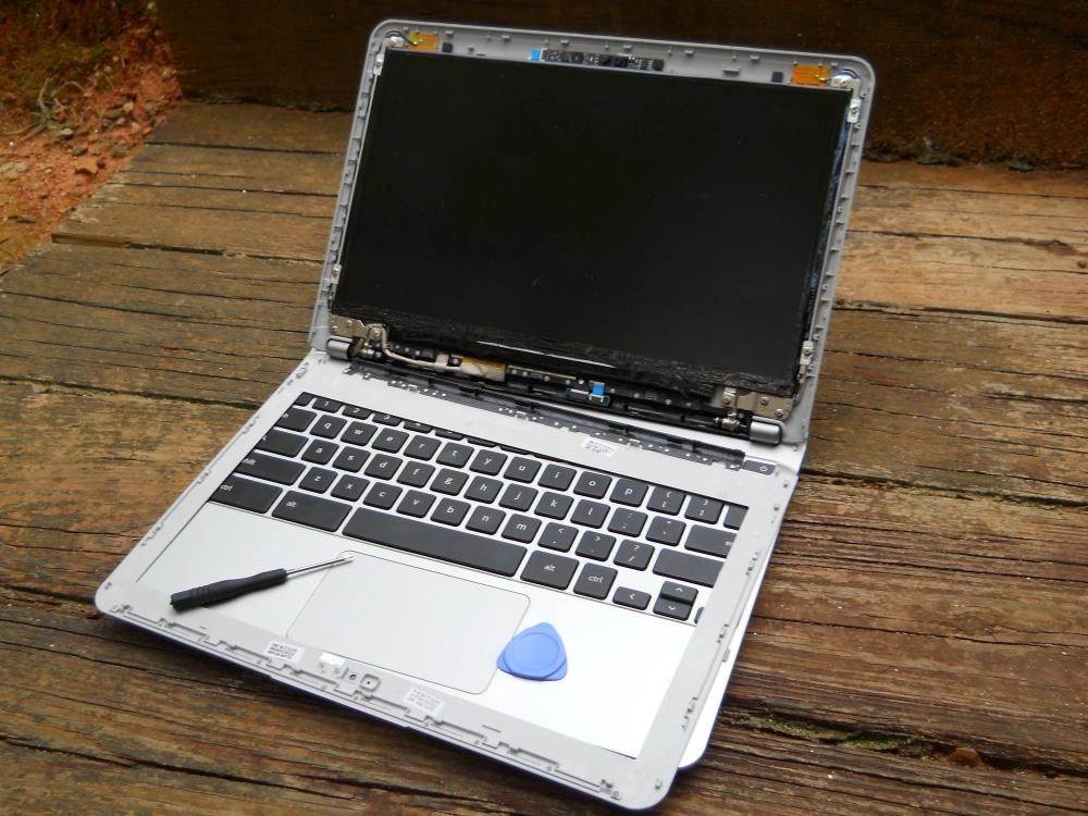 How to replace a broken display on a Samsung ARM Chromebook Pocketables
