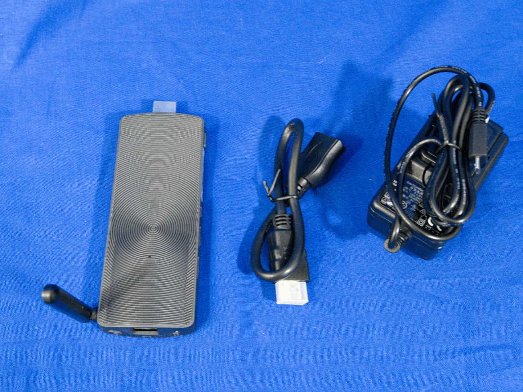 Azulle Access3 Review, Smaller Faster Better Stronger Pocketables