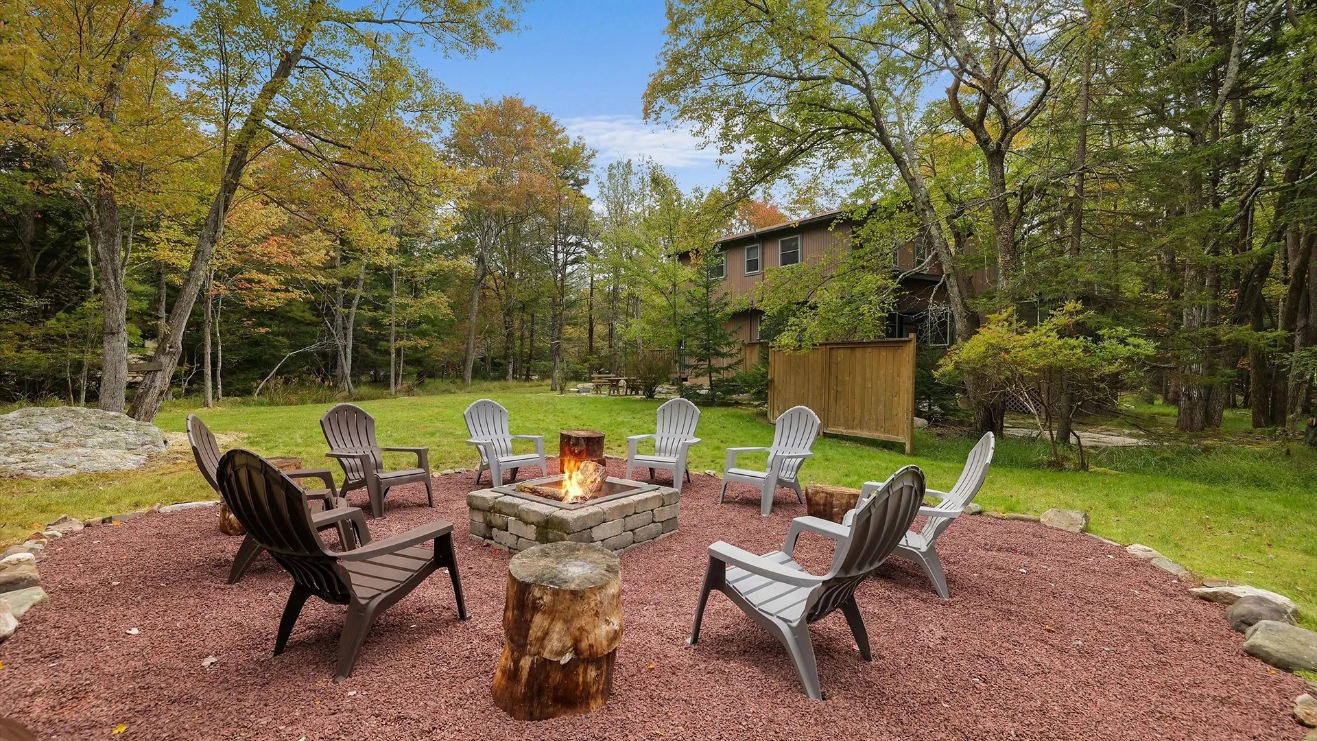 Home Poconos Frog Pond Cabin