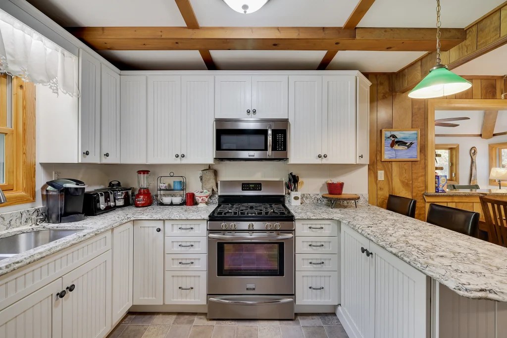 Home Poconos Frog Pond Cabin