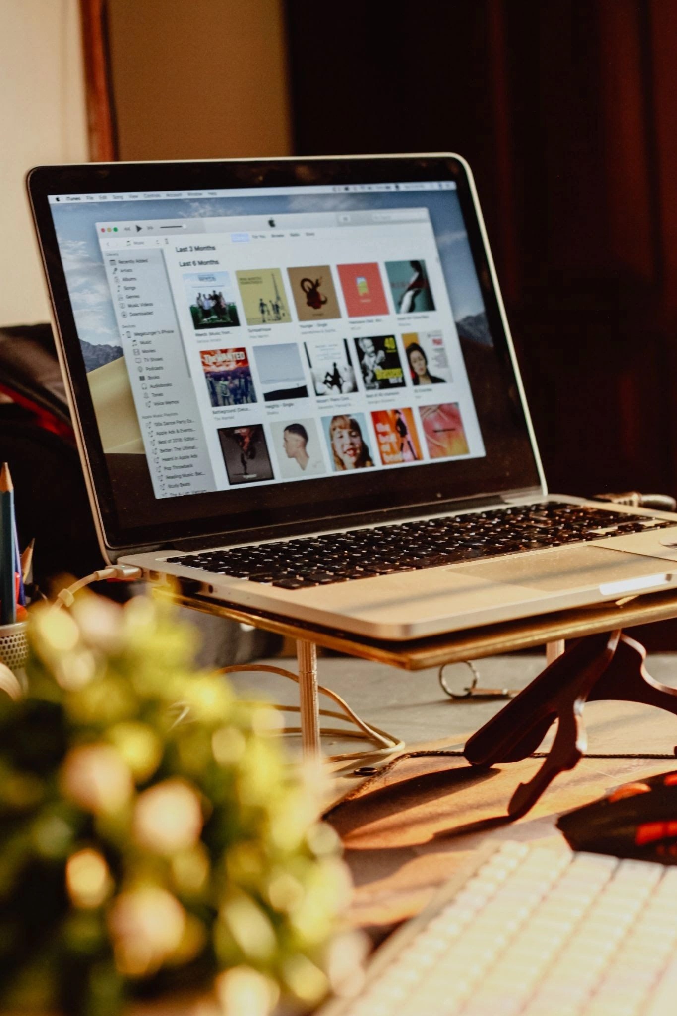 Streaming vs. Downloading What's the Difference?