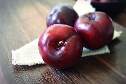 Chá de Ameixa Seca e Preta Benefícios + Receita Completa!