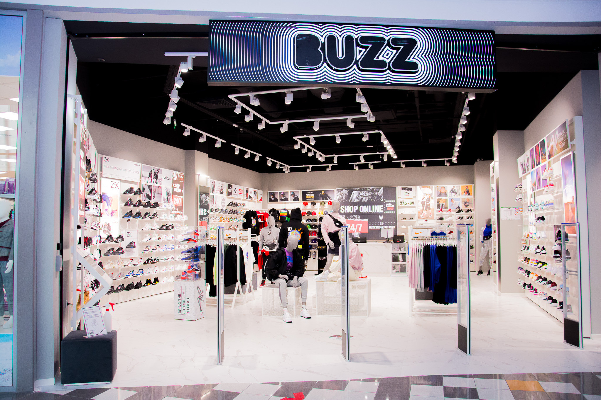 Buzz Sneaker Station откри първия си магазин в Пловдив Под Тепето