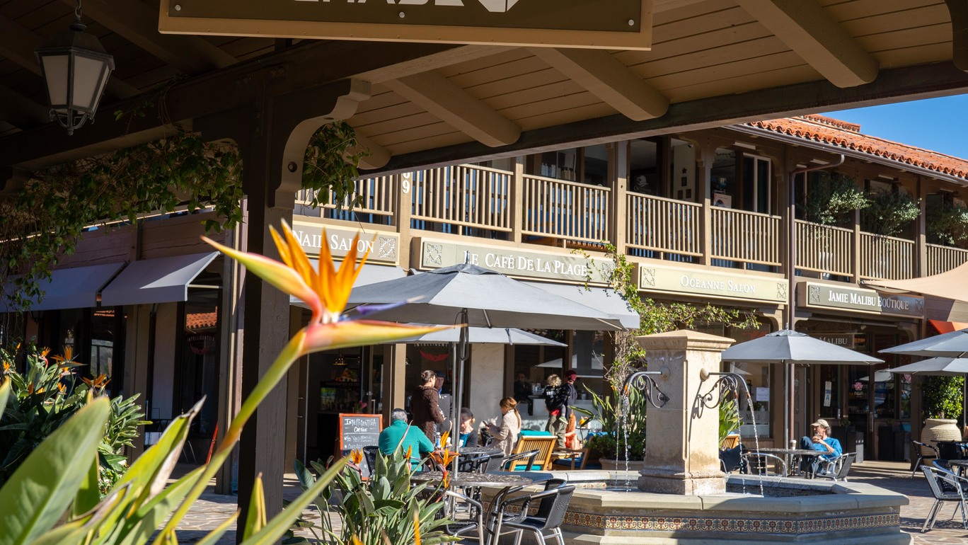 Gallery Point Dume Village