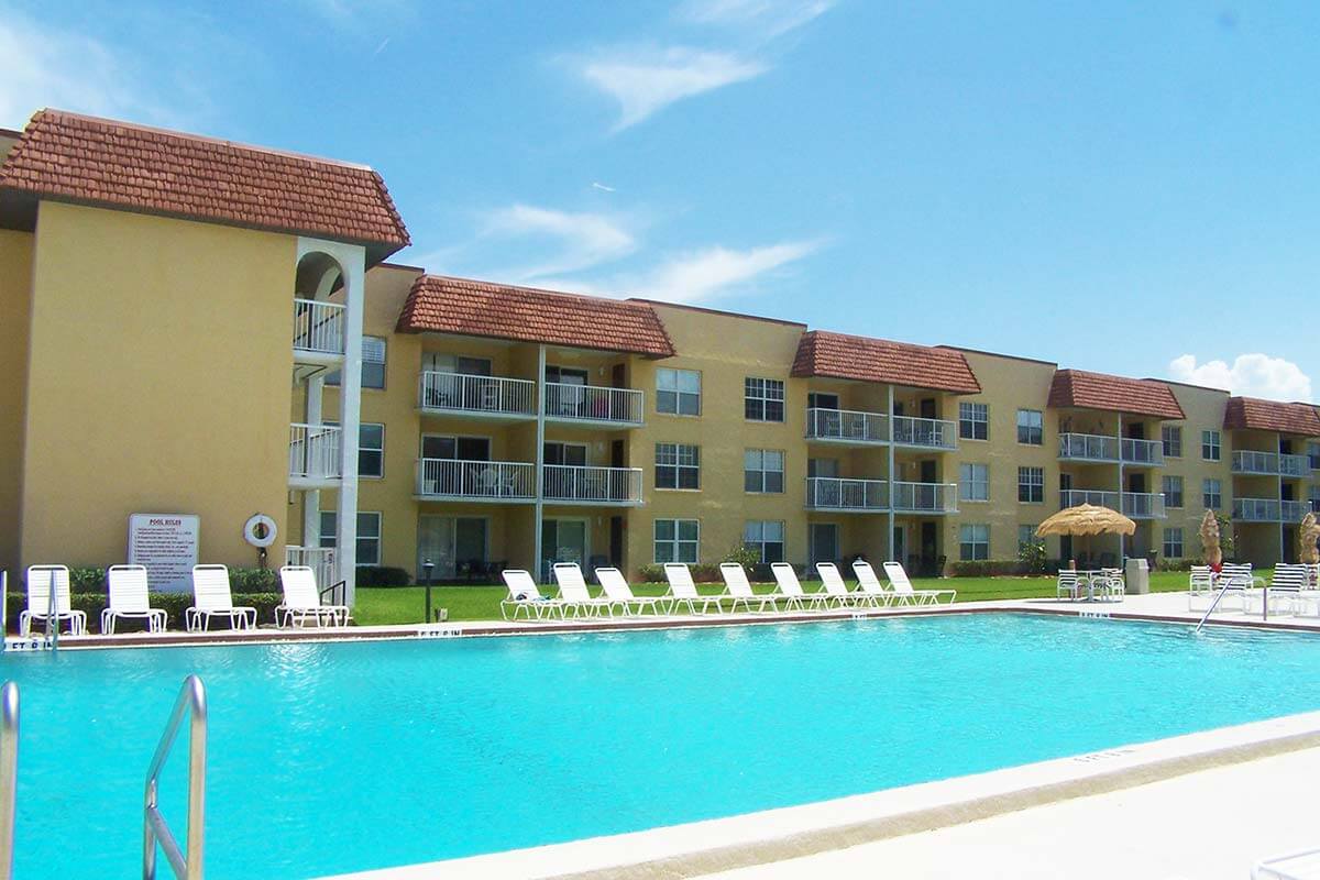 to Point East Condominiums Point East Condominiums